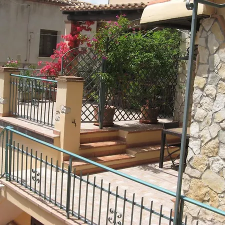 Issicoro Bed & Breakfast 3*