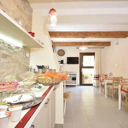 Issicoro Bed & Breakfast 3*