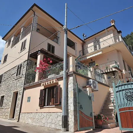 Issicoro Bed & Breakfast 3*